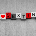 Als Sexting wird das Senden, Erhalten oder Weiterleiten explizit sexueller Nachrichten oder Bilder über elektronische Mittel bezeichnet, insbesondere per Handy beziehungsweise Smartphone.
