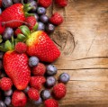 Heidelbeeren und Erdbeeren enthalten besonders viele Anthocyane.