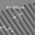 Schaltbares Metamaterial: Der Wechsel zwischen amorpher und kristalliner Phase an der Oberfläche der Mikrostruktur verändert die Transmissionseigenschaften für infrarotes Licht.