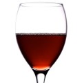 Rotwein enthält Polyphenole, die nicht nur als Antioxidantien wirksam sind.