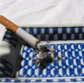 Heutzutage beginnen mehr Jugendliche im Alter zwischen 11 und 15 mit dem Rauchen als früher.