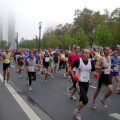 Der erste Kilometer des Frankfurt Marathons 2004