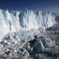 Grönlands Gletscher schmelzen immer schneller.