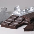Inhaltsstoffe dunkler Schokolade beeinflussen Mikrobiom und Hirnfunktionen.